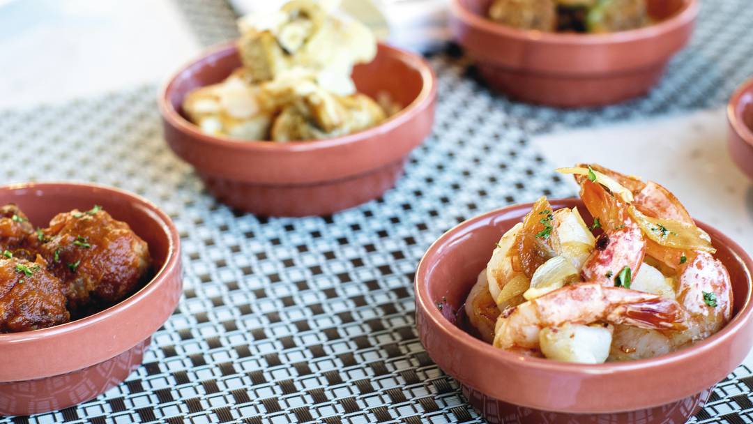 Thomson Cruises TUI Explorer Interior Tapas.jpg